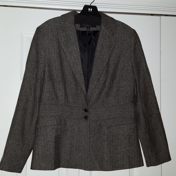 Signature by Larry Levine Jackets & Blazers - Tweed look black and brown blazer. Signature by Larry Levine Jackets & Blazers - Tweed look black and brown blazer.